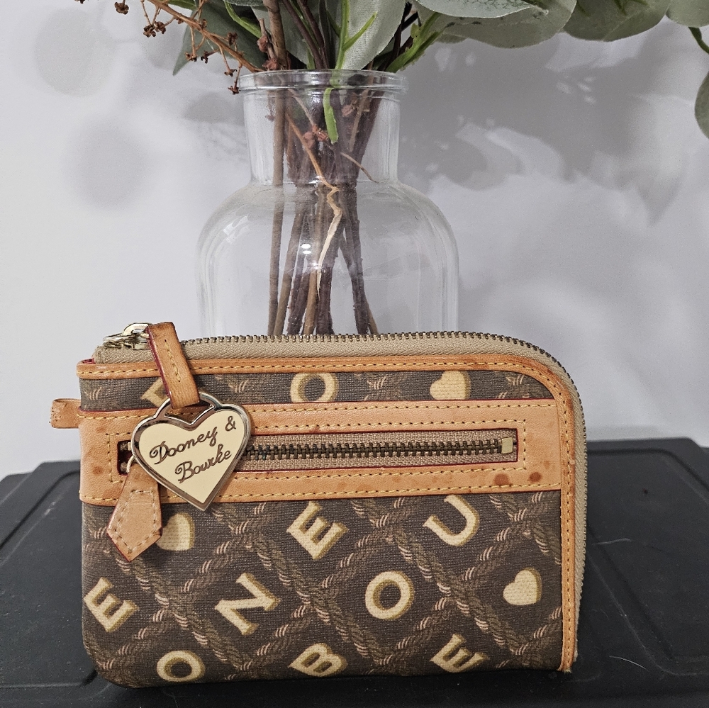 🚫❌️SOLD! Vintage Dooney & Bourke Crossword Brown and Tan Zip Wallet